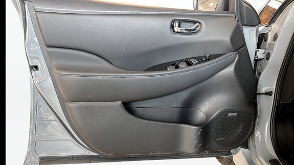 Nissan Leaf 11 of 17