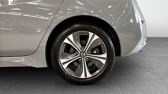 Nissan Leaf 9 of 17