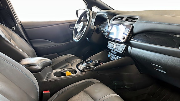 Nissan Leaf 3 of 5
