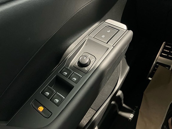 Volkswagen T-Roc 11 of 19