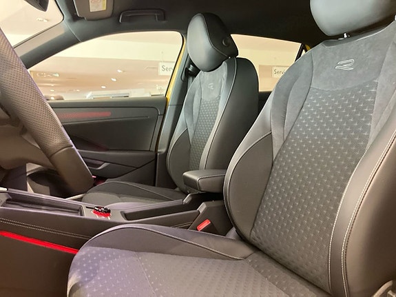 Volkswagen T-Roc 13 of 19