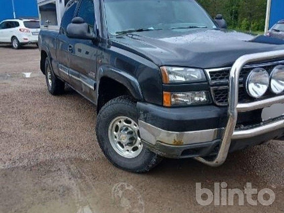 Pickup med låsbar kåpa CHEVROLET SILVERADO 2500 2 of 6