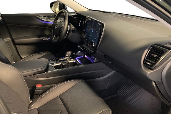 Lexus NX450h+ 9 of 24