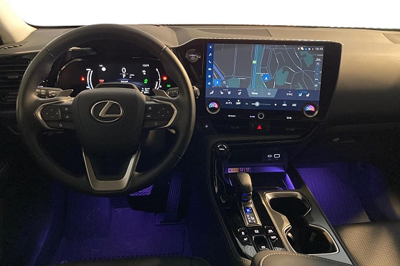 Lexus NX450h+ 8 of 24