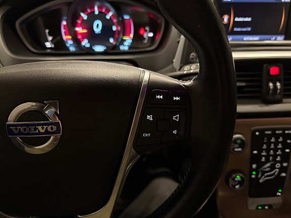 Volvo V40 Cross Country 23 of 28