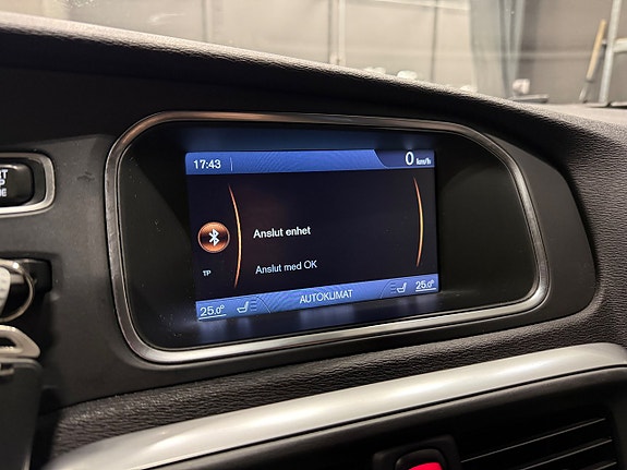 Volvo V40 Cross Country 21 of 28