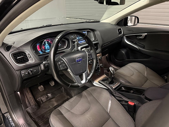 Volvo V40 Cross Country 11 of 28