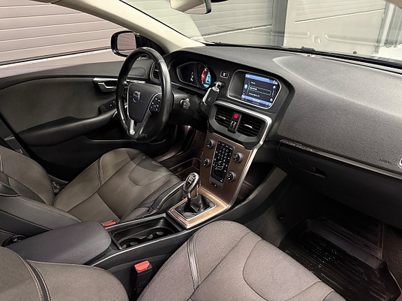 Volvo V40 Cross Country 15 of 28