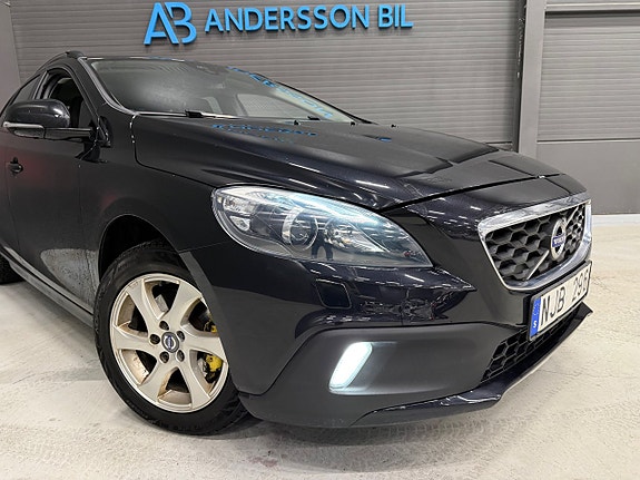 Volvo V40 Cross Country 3 of 28