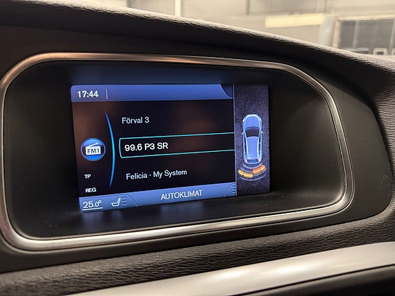 Volvo V40 Cross Country 26 of 28