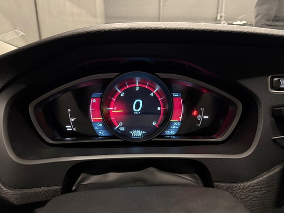 Volvo V40 Cross Country 24 of 28