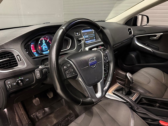 Volvo V40 Cross Country 12 of 28