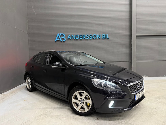Volvo V40 Cross Country 2 of 28