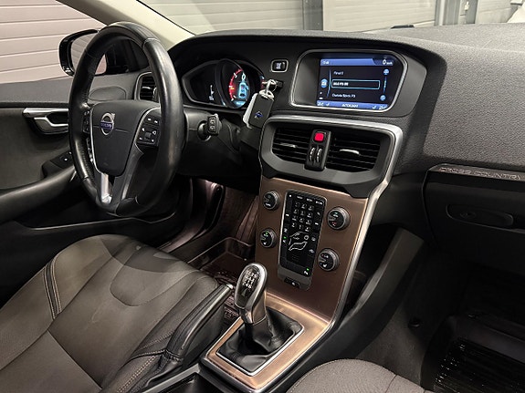 Volvo V40 Cross Country 16 of 28
