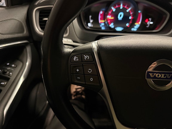Volvo V40 Cross Country 22 of 28