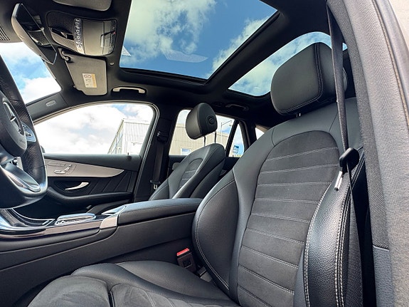 Mercedes-Benz GLC300 de 4 of 5