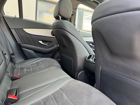 Mercedes-Benz GLC300 de 14 of 23