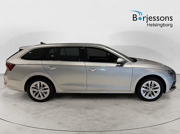Skoda Octavia 2 of 5
