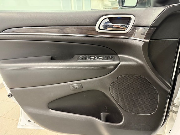 Jeep Grand Cherokee 15 of 19