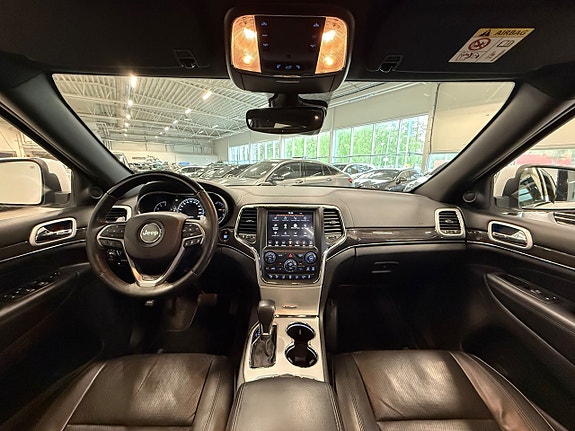 Jeep Grand Cherokee 12 of 19