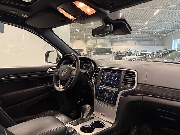 Jeep Grand Cherokee 11 of 19