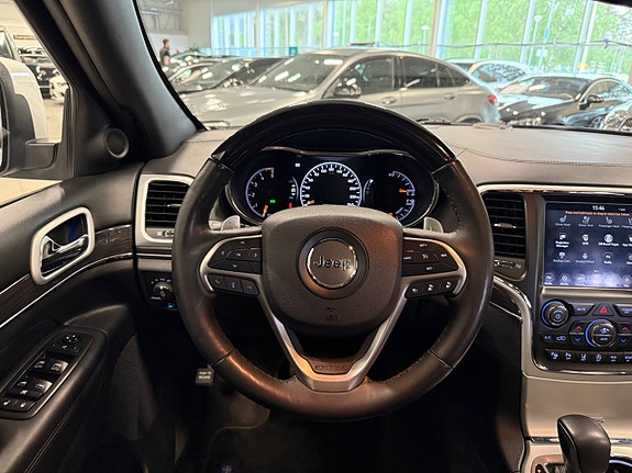Jeep Grand Cherokee 13 of 19
