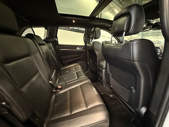 Jeep Grand Cherokee 10 of 19