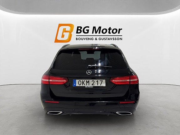 Mercedes-Benz E220 5 of 5