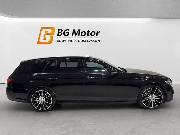 Mercedes-Benz E220 3 of 5