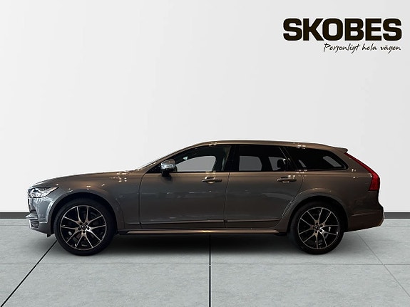 Volvo V90 Cross Country 4 of 5