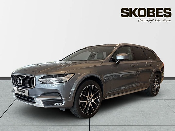 Volvo V90 Cross Country 3 of 5