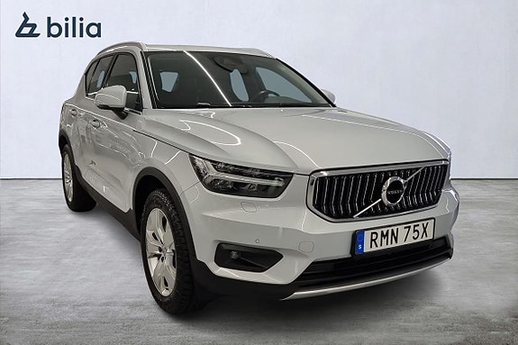 Volvo XC40 2 of 5