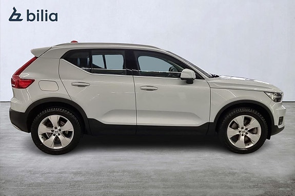 Volvo XC40 3 of 5