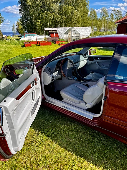 Mercedes-Benz CLK320 4 of 5