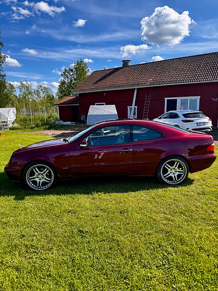 Mercedes-Benz CLK320 2 of 5