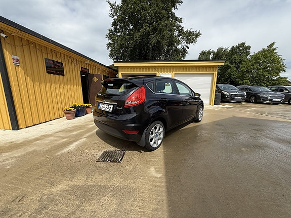 Ford Fiesta 7 of 13