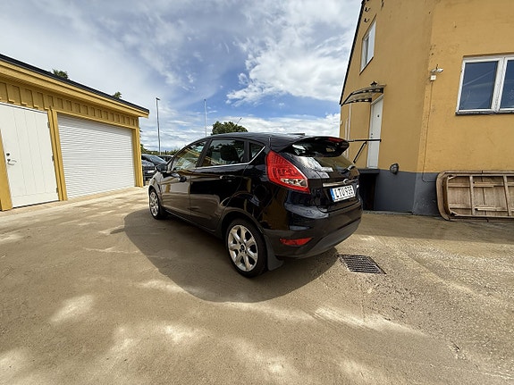 Ford Fiesta 6 of 13
