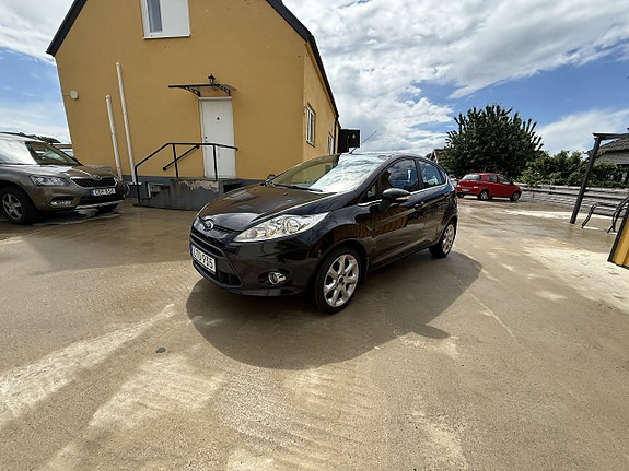 Ford Fiesta 2 of 13