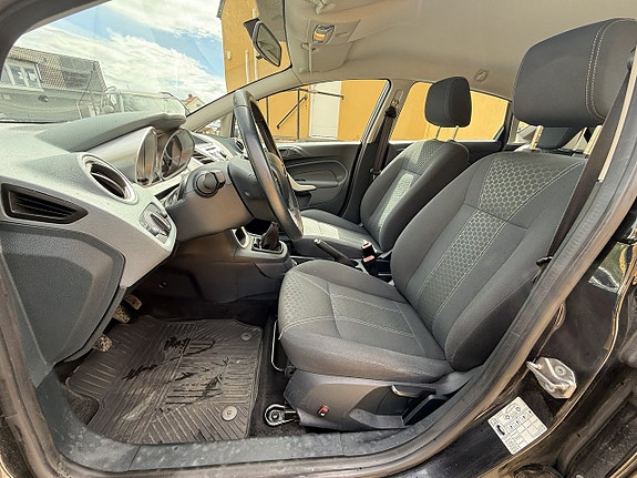 Ford Fiesta 11 of 13