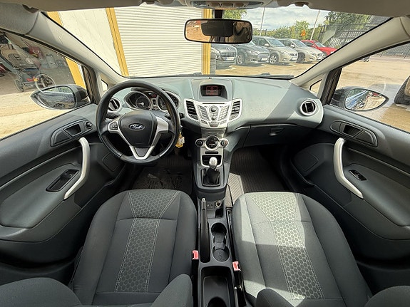 Ford Fiesta 9 of 13