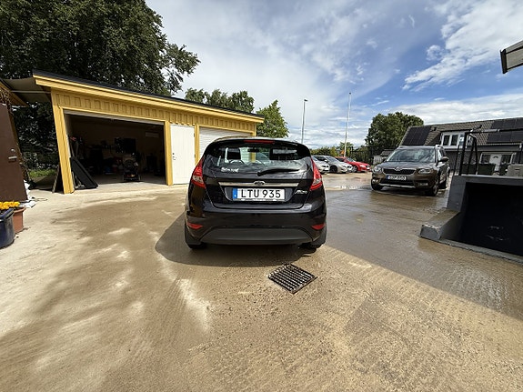 Ford Fiesta 8 of 13