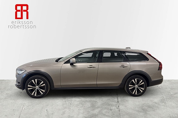 Volvo V90 Cross Country 2 of 5