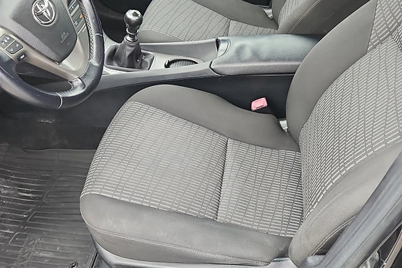 Toyota Avensis 7 of 14
