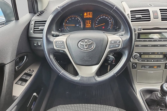 Toyota Avensis 9 of 14