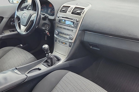 Toyota Avensis 10 of 14