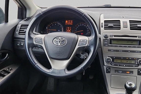 Toyota Avensis 11 of 14
