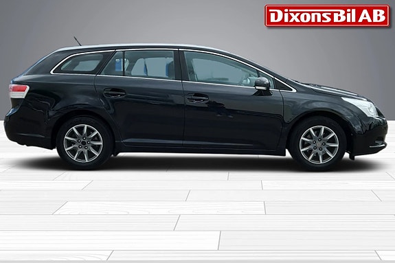 Toyota Avensis 2 of 5