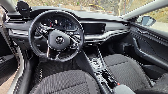 Skoda Octavia 2 of 5