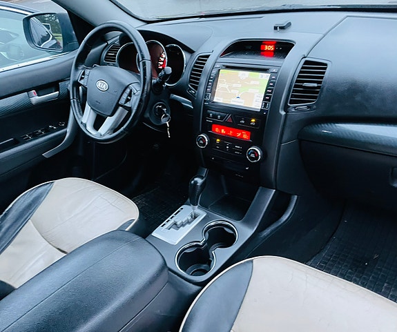 Kia Sorento 3 of 5
