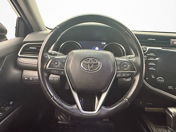 Toyota Camry 14 of 30